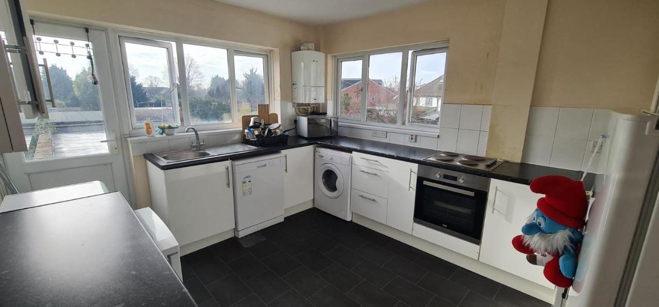 Move Inn Estates - Multiple Rooms Londres Extérieur photo